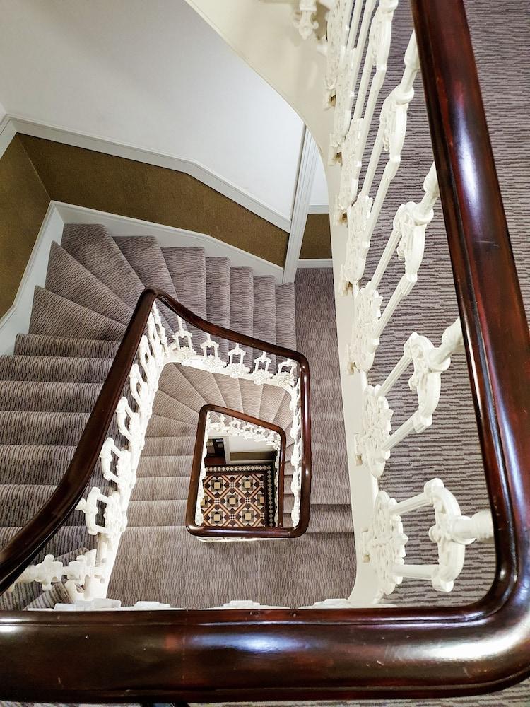 Mowbray Court Hotel London Exterior photo